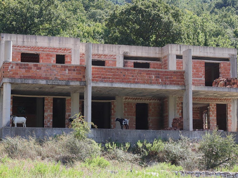 Chantier de maison inachevé